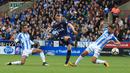 Bek Tottenham Hotspur, Eric Dier, melepaskan tendangan ke gawang Huddersfield Town pada laga Premier League di Stadion The John Smith, Sabtu (30/9/2017). Tottenham Hotspur menang 4-0 atas Huddersfield Town. (AFP/ Lindsey Parnaby)
