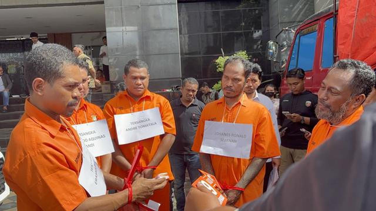 Rekonstruksi Pembunuhan Kacab Bank BUMN: Direncanakan di Warkop Berakhir di Tanah Kosong Bekasi