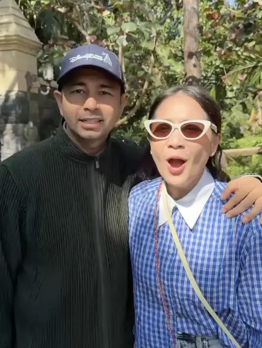 Nagita Slavina tengah berlibur ke Hong Kong dengan gaya berlibur yang seru.