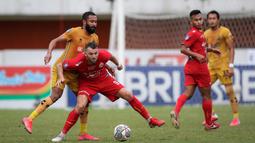 Persija menjadi tim yang tampil dominan dalam menguasai permainan sejak pertandingan dimulai. Peluang pertama laga ini lahir dari striker Macan Kemayoran Marko Simic. (Bola.com/Bagaskara Lazuardi)