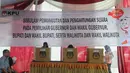 Pegawai KPU mengikuti Simulasi Pemungutan dan Penghitungan Suara di TPS Pada Pemilihan Kepala Daerah dan Wakil Kepala Daerah, di Halaman Gedung KPU RI, Jakarta Pusat, Selasa (7/4/2015). (Liputan6.com/Herman Zakharia)