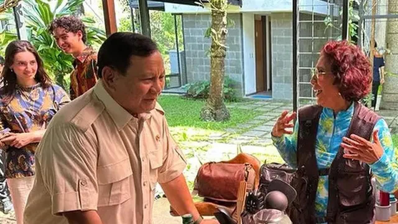 Menteri Pertahanan Prabowo Subianto menceritakan pengalaman unik ketika bertemu dengan mantan Menteri Kelautan dan Perikanan Susi Pudjiastuti di Pangandaran, Jawa Barat.