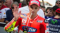 Pebalap asal Italia Andrea Iannone dari tim Ducati saat kualifikasi MotoGP di Sirkuit Aragon Motorland , Alcaniz.(AFP Photo/Jaime Reina)