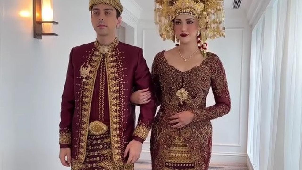 Penampilan Dewi Paramita saat Resepsi Pernikahan, Tampil Mewah dengan Nuansa Maroon-Gold