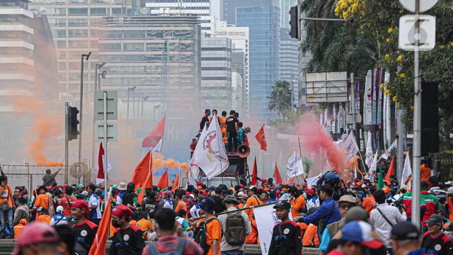 Ribuan Buruh Turun ke Jalan Rayakan May Day 2023 di Jakarta