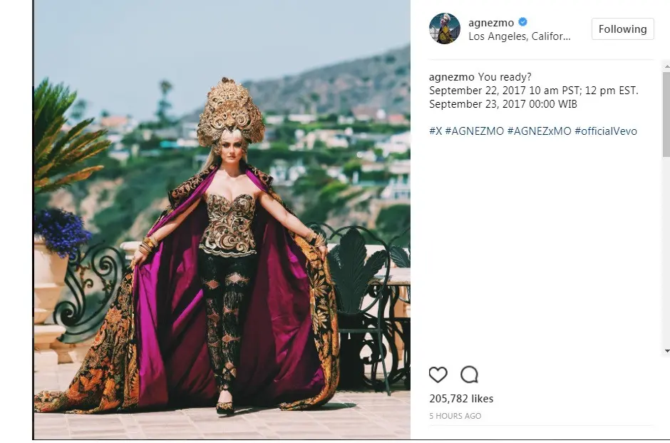 Agnez Mo kenakan kebaya di luar negeri (Foto: Instagram)