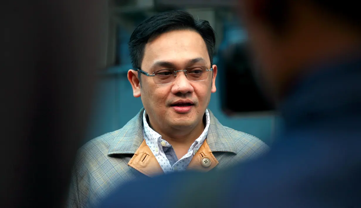 “Vicky akan menghadapi tuntutan lebih dari 5 kasus dan Vicky akan dipenjara lebih dari 20 tahun,” tambahnya. (Nurwahyunan/Bintang.com)