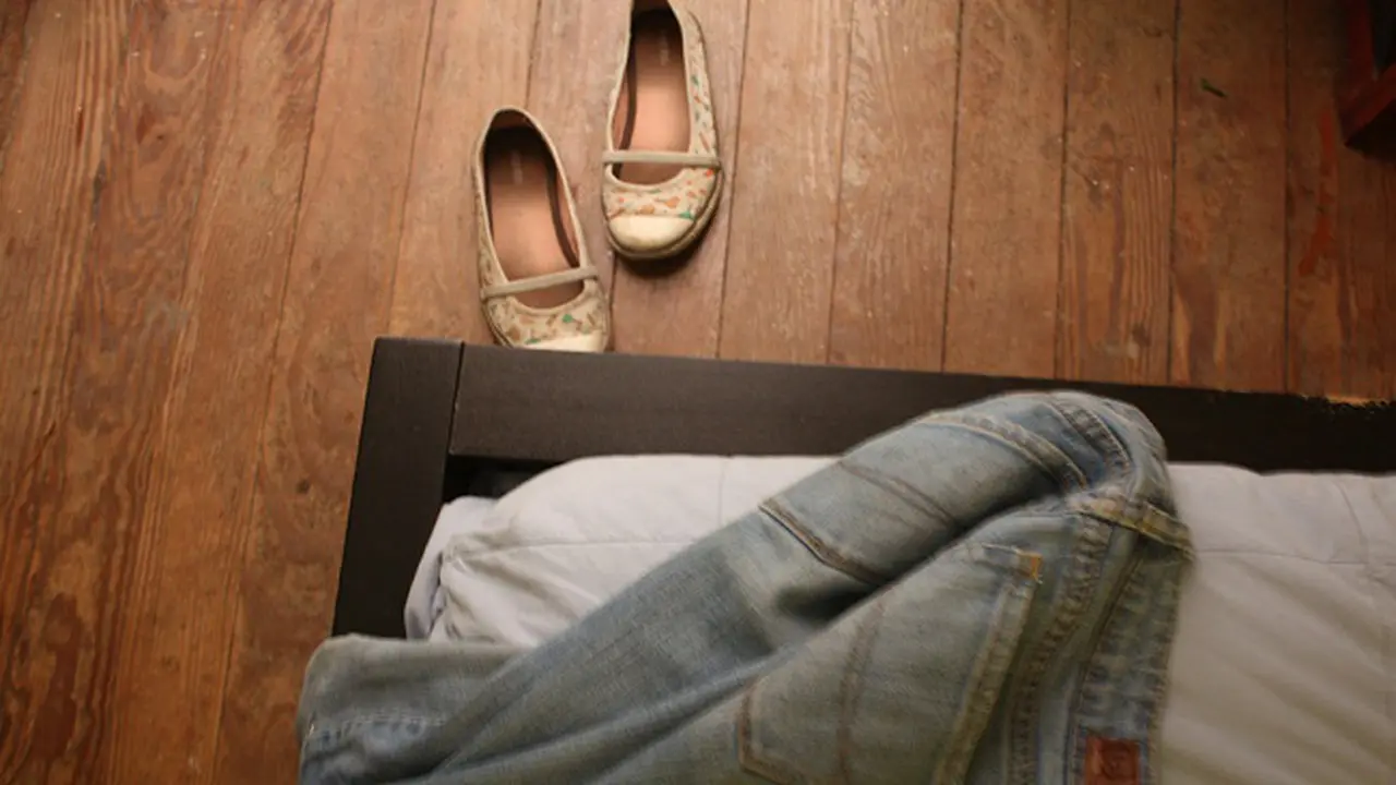 Budayakan melepas sepatu saat sampai di rumah, hindarkan Anda dari penyakit
