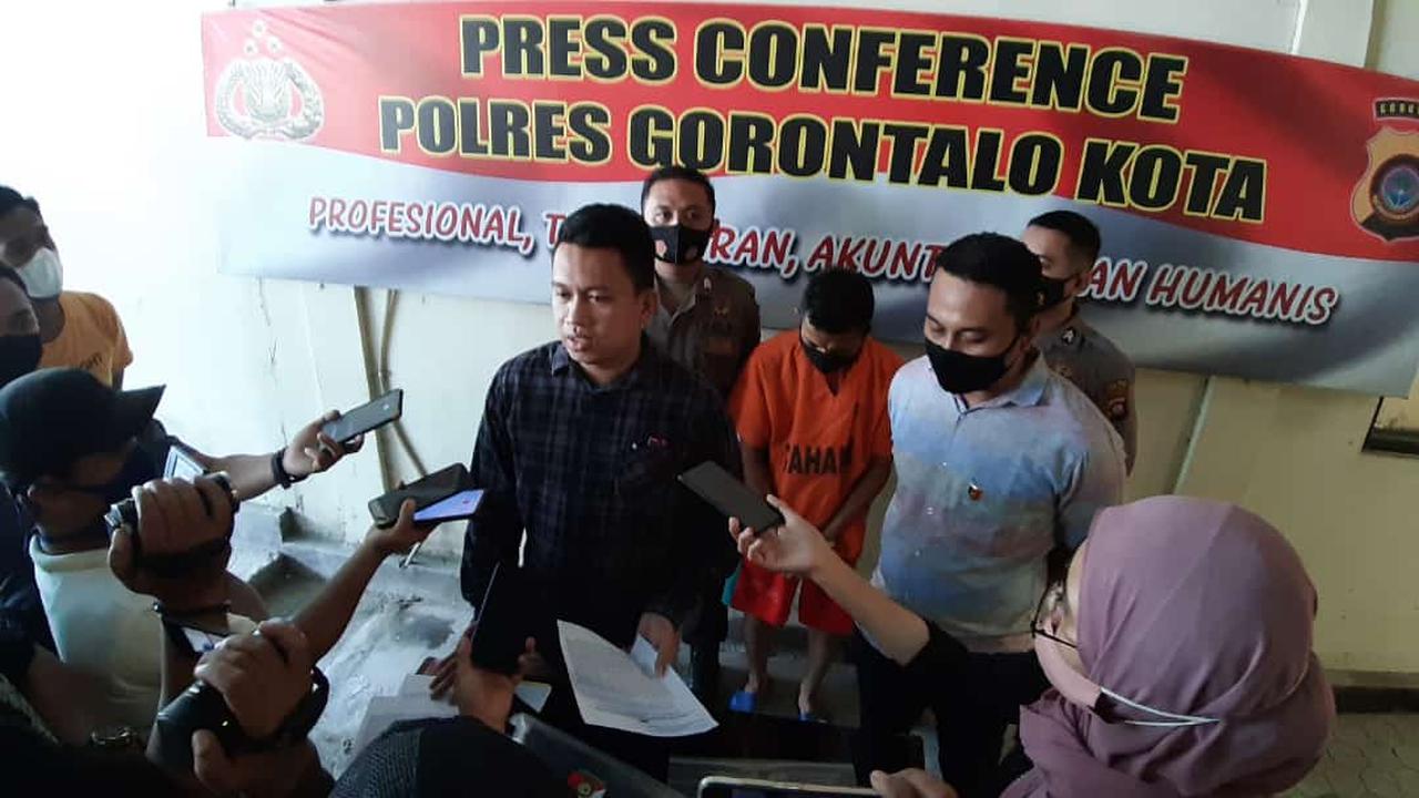 Kasat Reskrim AKP. La Ode Arwansyah saat mengelar press rilis kasus tersebut (Arfandi Ibrahim/Liputan6.com)