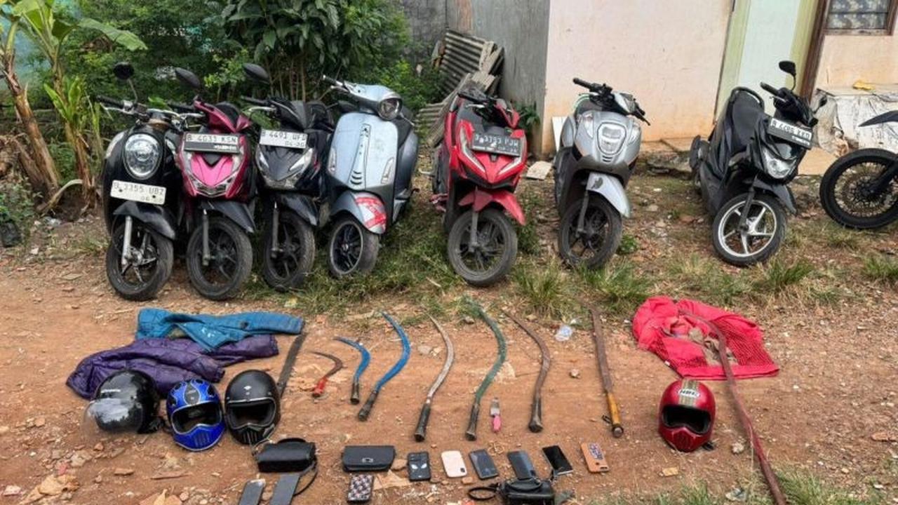 Polisi Gagalkan Tawuran Remaja Bekasi, Tiga Pelaku Diamankan Beserta Belasan Sajam