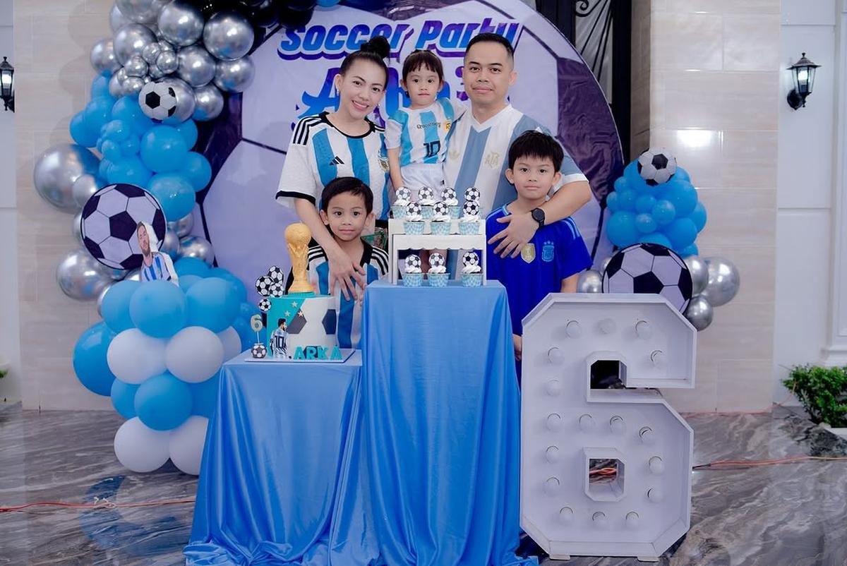 5 Potret Kezia Karamoy dan Suami Rayakan Ulang Tahun Anak, Bertema Soccer Party