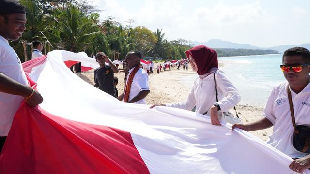 Masyarakat Desa Wowong di Kecamatan Omesuri, Kabupaten Lembata, Nusa Tenggara Timur (NTT), merayakan HUT RI ke-79 ini dengan cara yang unik