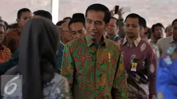 Presiden Joko Widodo saat tiba untuk meresmikan pengoperasian jalan tol Cikopo-Palimanan, Jawa Barat, Sabtu (13/6/2015). Jalan Tol sepanjang 116,754 km ini merupakan jalan tol terpanjang di Indonesia. (Liputan6.com/Johan Tallo)