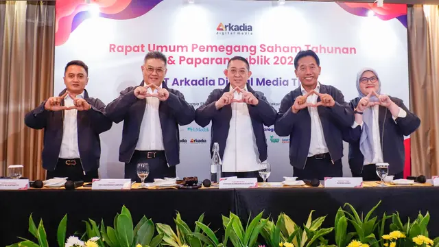 Jajaran Dewan Komisaris dan Direksi PT Arkadia Digital Media Tbk