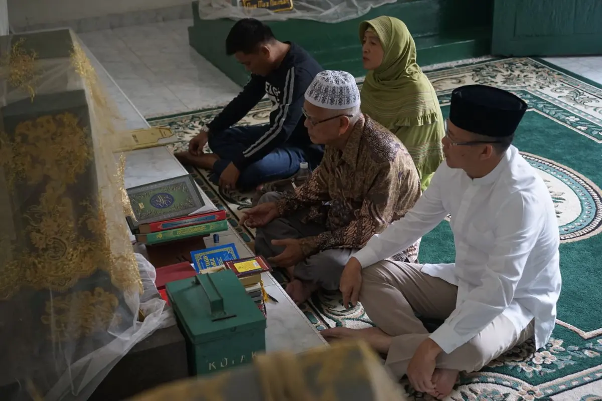 Cagub Sumsel Kunjungi Makam Raja Sriwijaya Jelang Pilkada