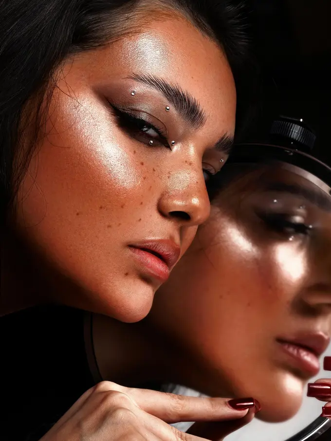 Cara Aplikasikan Makeup Rosy Glow untuk Warm Aura yang Tahan Lama