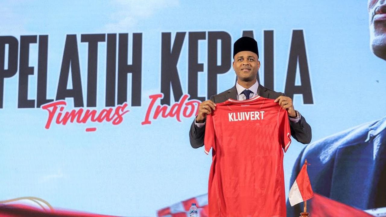 VIDEO: Kluivert Muncul Pakai Jersey Timnas, Bangga Suporter Fanatik Beri Dukungan