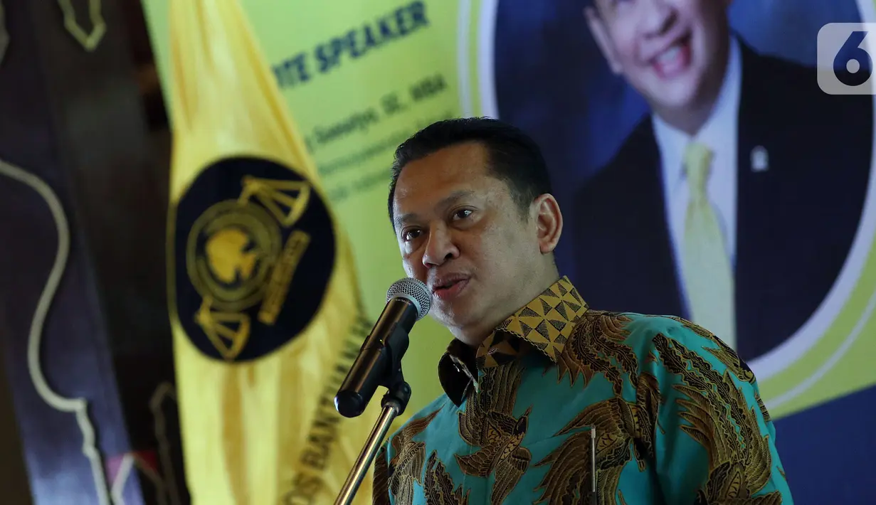 Ketua MPR Bambang Soesatyo (Bamsoet) menjadi pembicara kunci dalam acara diskusi publik yang diselenggarakan Posbakum Golkar di Jakarta, Selasa (12/11/2019). Diskusi tersebut membahas mengangkat tema 'Golkar Mencari Nakhoda Baru'. (Liputan6.co/Johan Tallo)