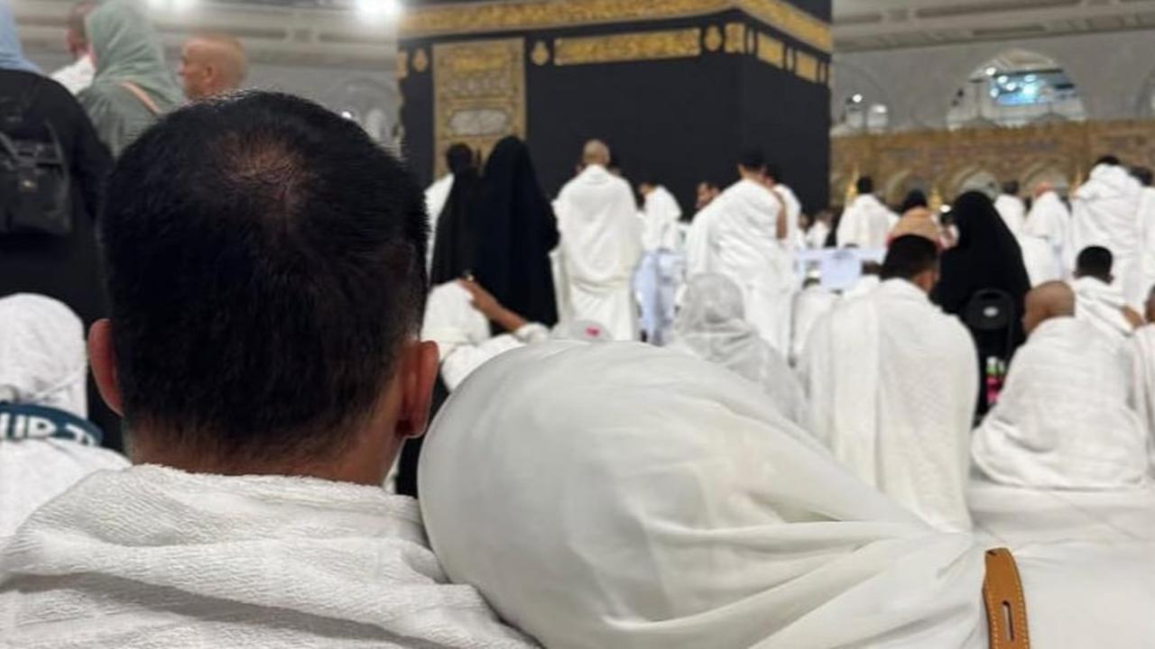 Momen Romantis Perjalanan Umrah Jennifer Dunn dan Faisal Harris, Foto di Depan Kabah Jadi Sorotan Netizen