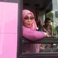 Dahlia, sopir transjakarta khusus wanita. (Liputan6.com/Delvira Chaerani Hutabarat)