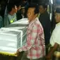 Rombongan pembawa jenazah Miswadi (28), TKI asal Cilacap yang meninggal dunia di Korsel, tiba di rumah duka. (Foto: Humas Polres Cilacap/Liputan6.com/Muhamad Ridlo)