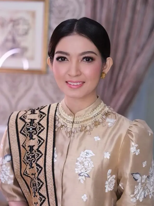 Gaya Serba Emas Selvi Ananda Hadiri Acara Amal, Curi Atensi Pakai Jam Tangan Rolex Rp226 Juta-an