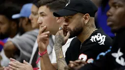 Neymar hadir menyaksikan final NBA 2023 hanya beberapa jam setelah Lionel Messi mengonfirmasi niatnya untuk bergabung dengan Inter Miami musim panas ini. (Mike Ehrmann/Getty Images/AFP)