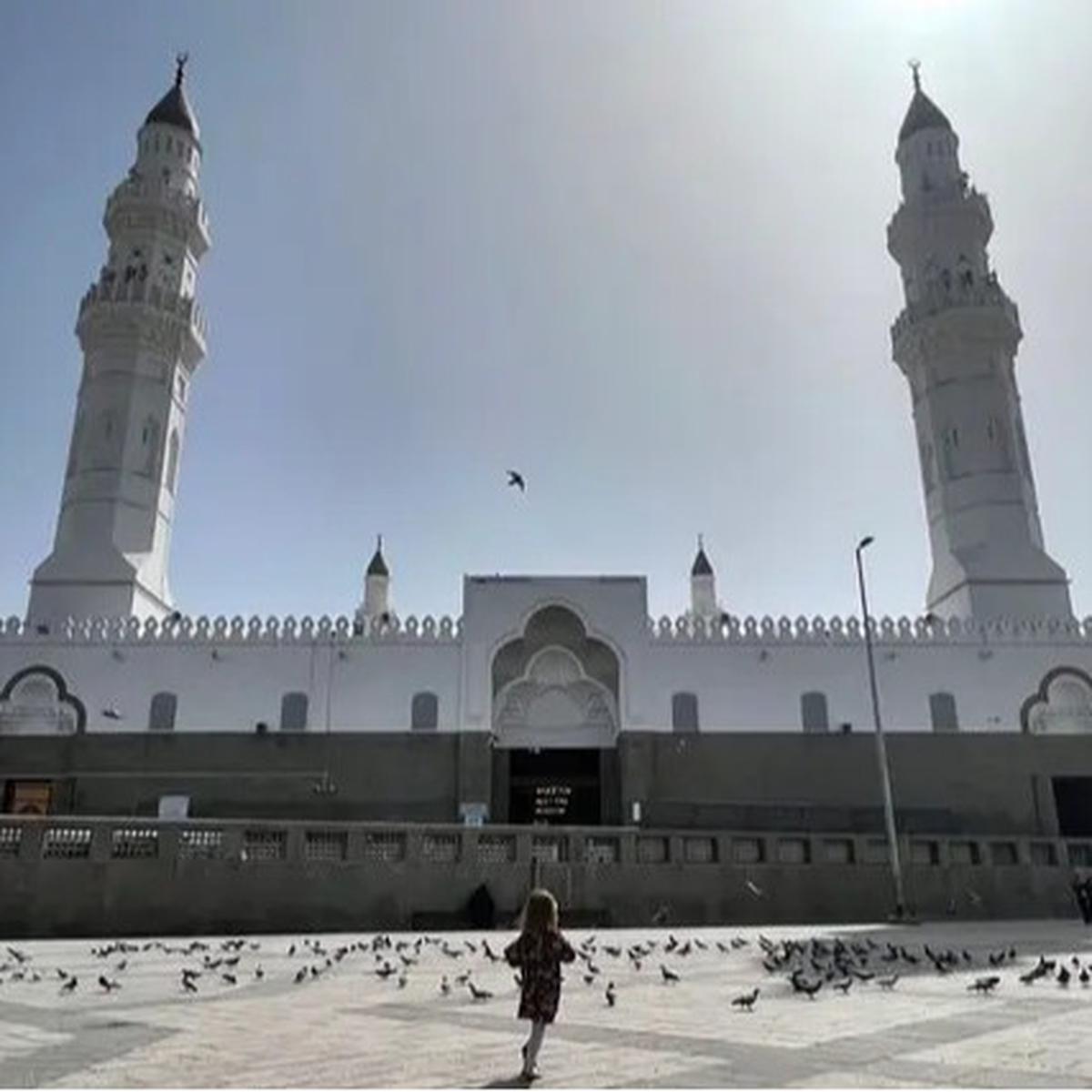 Tinggal Dekat Masjid tapi Tak Pernah Sholat di Masjid, Begini Kata Ustadz Adi Hidayat