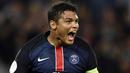 5. Thiago Silva, palang pintu tangguh yang memiliki kekuatan dan antisipasi yang baik. Jika bek Brasil ini mampu bermain baik, diyakini akan membuat lini depan Chelsea merasa frustasi. (AFP/Franck Fife)