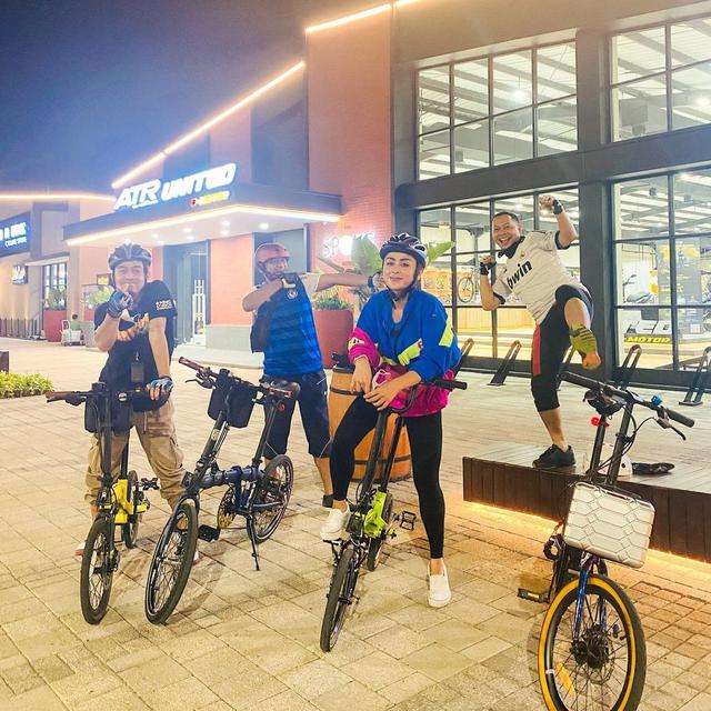 Selvi Kitty (https://www.instagram.com/p/COacXR_JDnm/?utm_medium=copy_link)