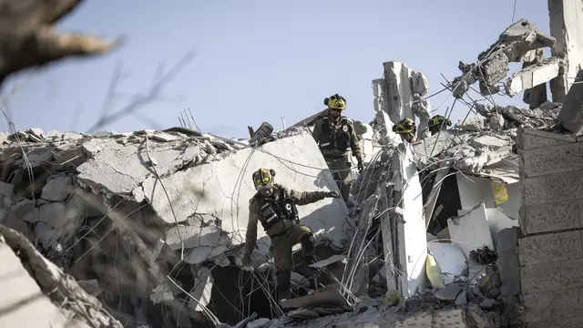 Iran Balas Serangan, Sejumlah Bangunan di Israel Porak Poranda