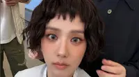 Jisoo BLACKPINK Pamer Potongan Rambut Bondol Berponi, Terkesan Lebih Edgy