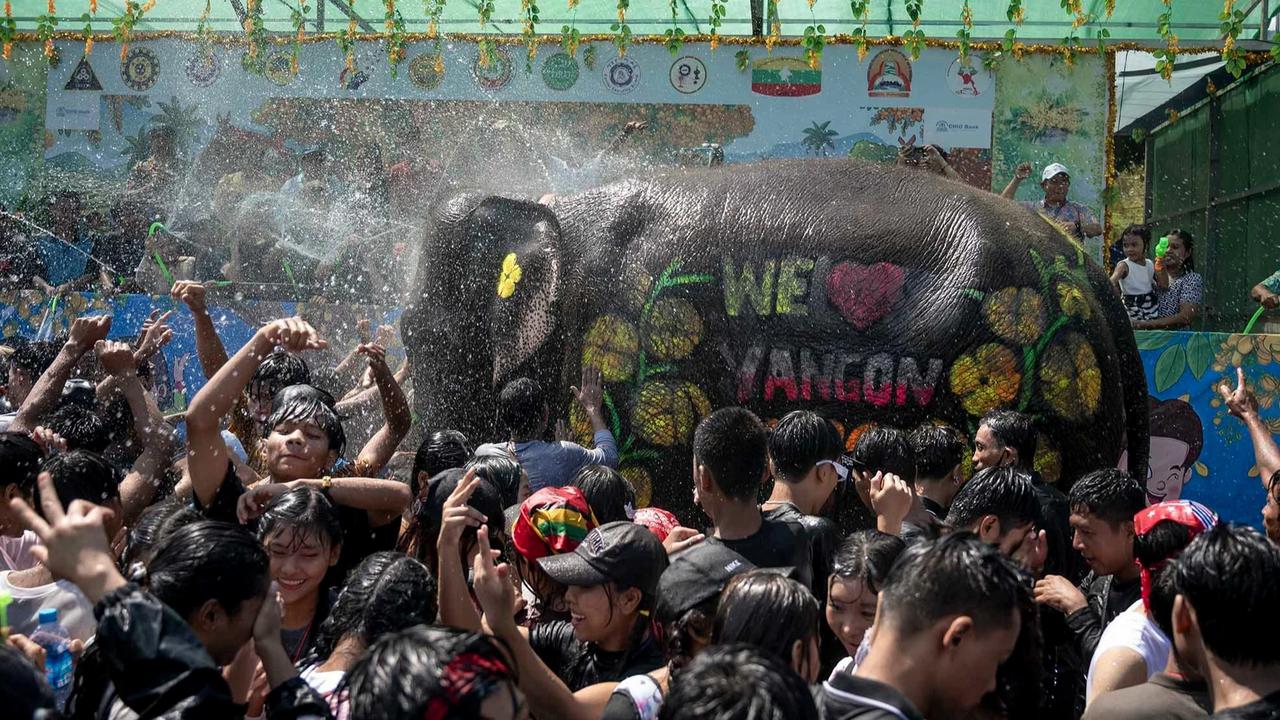 FOTO: Kemeriahan Festival Air Thingyan di Yangon