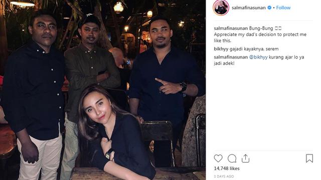 Salmafina Sunan dikawal tiga bodyguard (https://www.instagram.com/p/Bv0qoL4DeKu/)