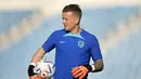 <p>Kiper Inggris, Jordan Pickford membawa bola saat mengikuti sesi latihan di Kompleks Olahraga Al Wakrah di Al Wakarah, Qatar, Senin, 28 November 2022. Saat ini, Inggris memimpin di puncak klasemen dengan raihan 4 poin dari dua laga. Sementara Wales berada di posisi terakhir yang baru meraih satu poin. (AP Photo/Abbie Parr)</p>