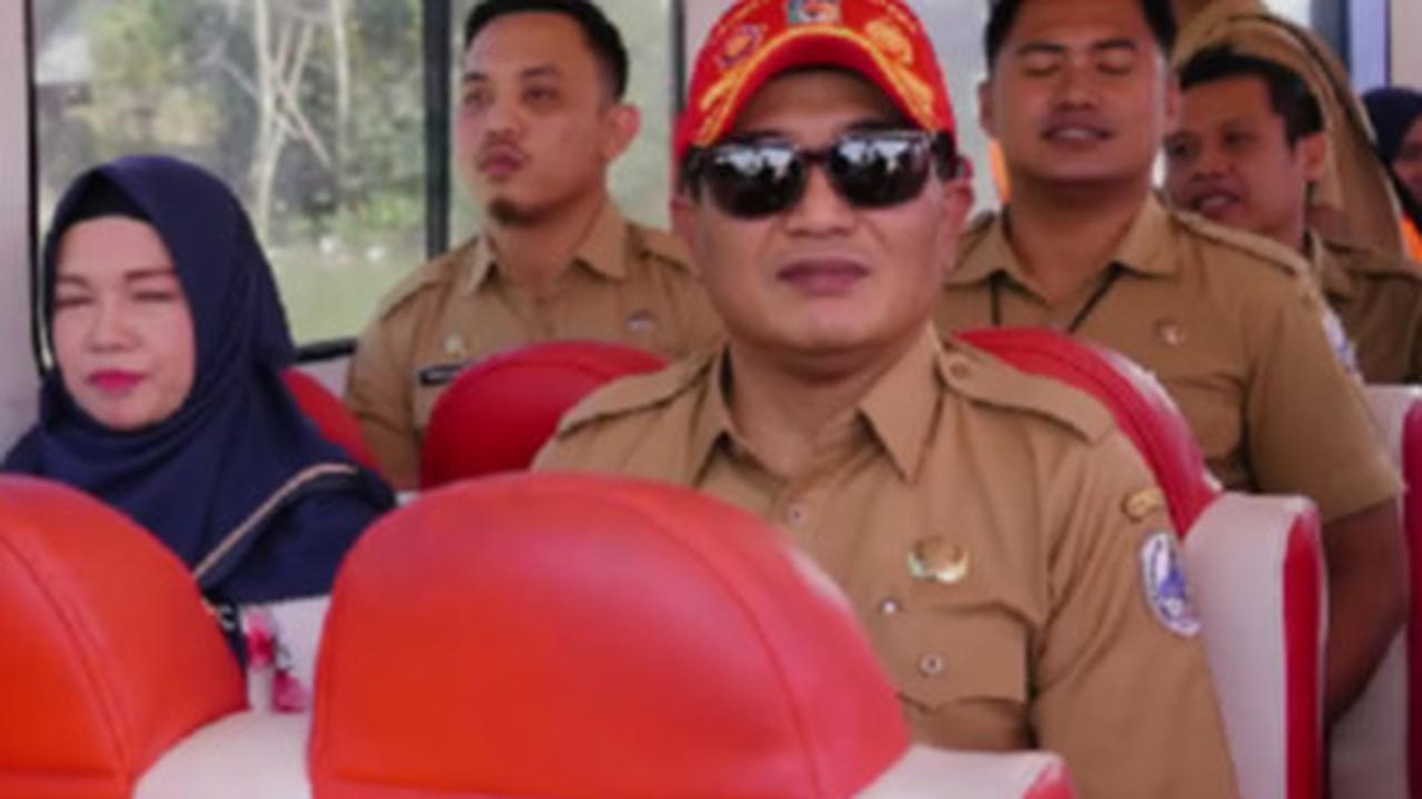 Kapal cepat di Sampang
