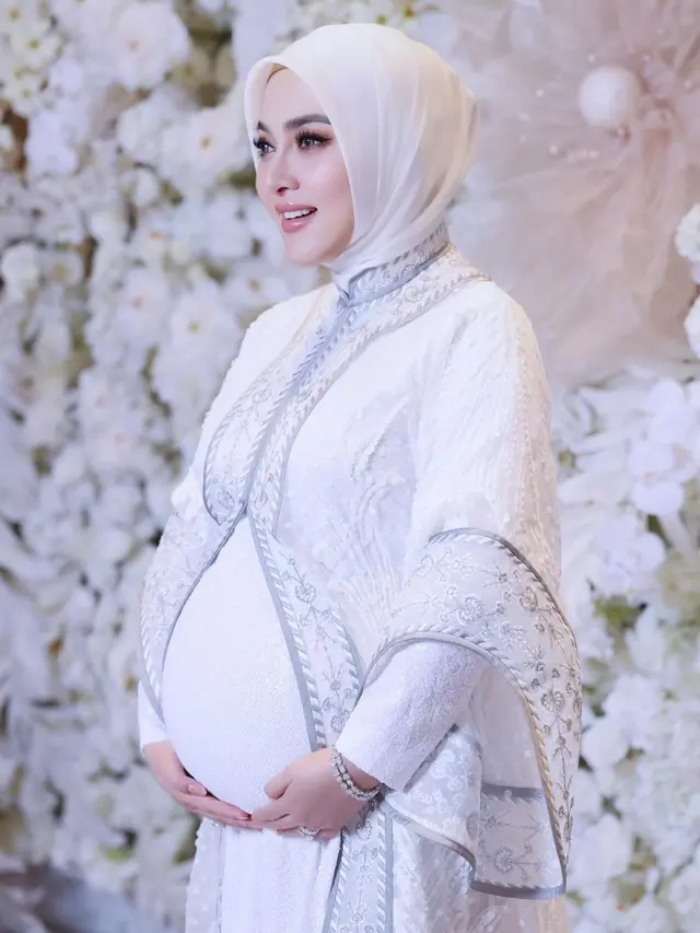 Syahrini ngidam aneh saat hamil (Sumber: Instagram/@princessyahrini)