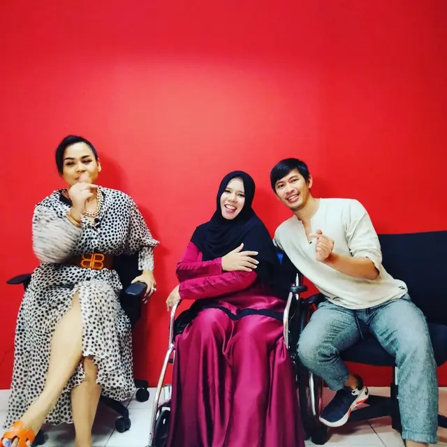 Pakai Kursi Roda, 6 Potret Terbaru Rohimah Alli Mantan Istri Kiwil Usai Kecelakaan