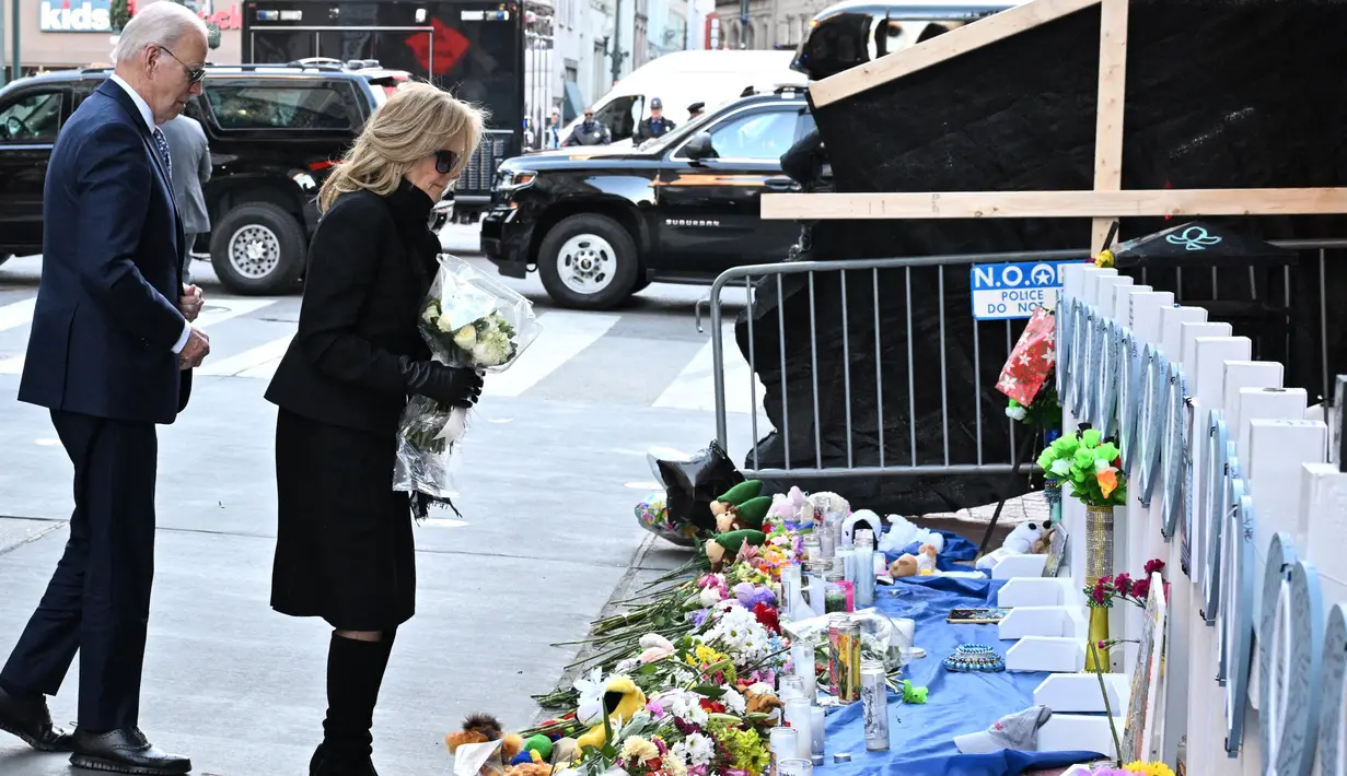 Diketahui sebuah peristiwa kelam terjadi pada acara pergantian tahun di Kawasan Bourbon Street, New Orleans, Louisiana, Amerika Serikat pada 1 Januari 2025. (ROBERTO SCHMIDT/AFP)