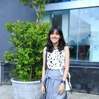 Kamera jenis mirrorless selalu dibawa Ify Blink menjalani aktivitas sehari-hari. Menurutnya dengan ukuran yang lebih kecil, kamera tersebut bisa selalu dibawanya kemanapun dirinya pergi. (Adrian Putra/Bintang.com)