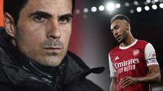 Pierre-Emerick Aubameyang menjadi nama terbaru yang tersingkir di skuat Arsenal asuhan Mikel Arteta. Kasus yang bermula dari tindakan indisipliner itu berujung pencopotan ban kapten bahkan dicoret dari skuad utama. Puncaknya, Arsenal memutuskan kontrak Aubameyang sehingga berstatus free agent. (AFP)