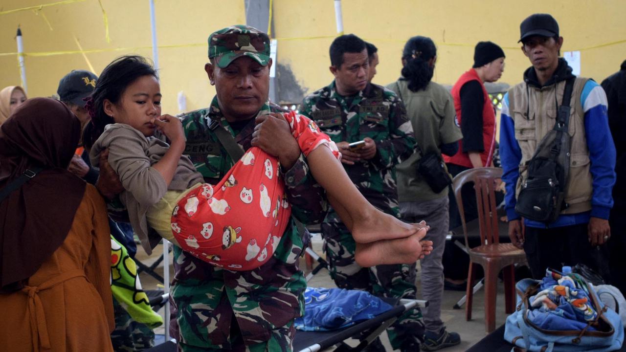 FOTO: Ratusan Siswa di Bandung Barat Keracunan Usai Santap Makan Bergizi Gratis, Kasus Ditetapkan KLB