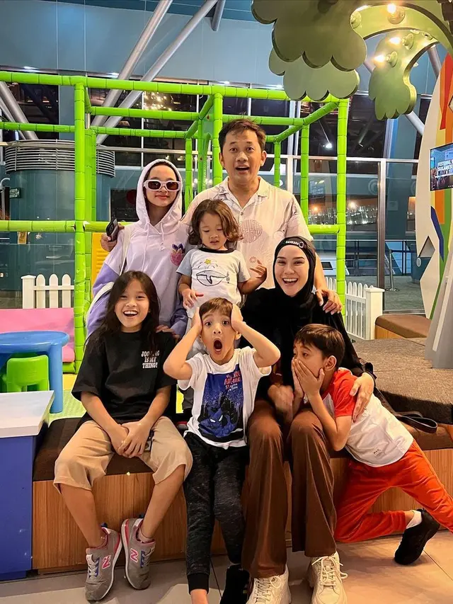 Potret Artis yang Menikah dengan Sutradara, Ada yang Berujung Perceraian