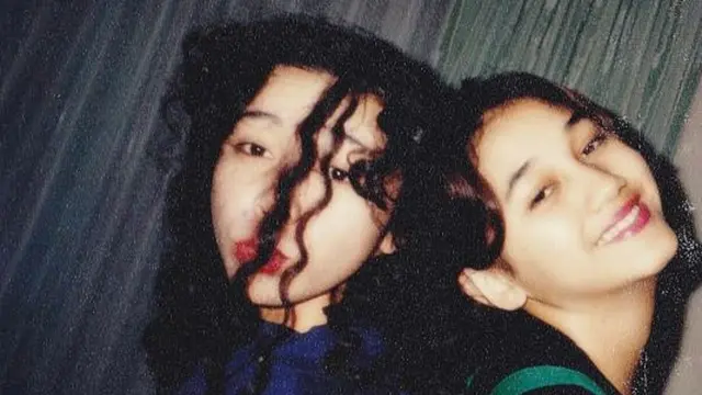 [Bintang] Nike Ardilla dan Melly Goeslaw