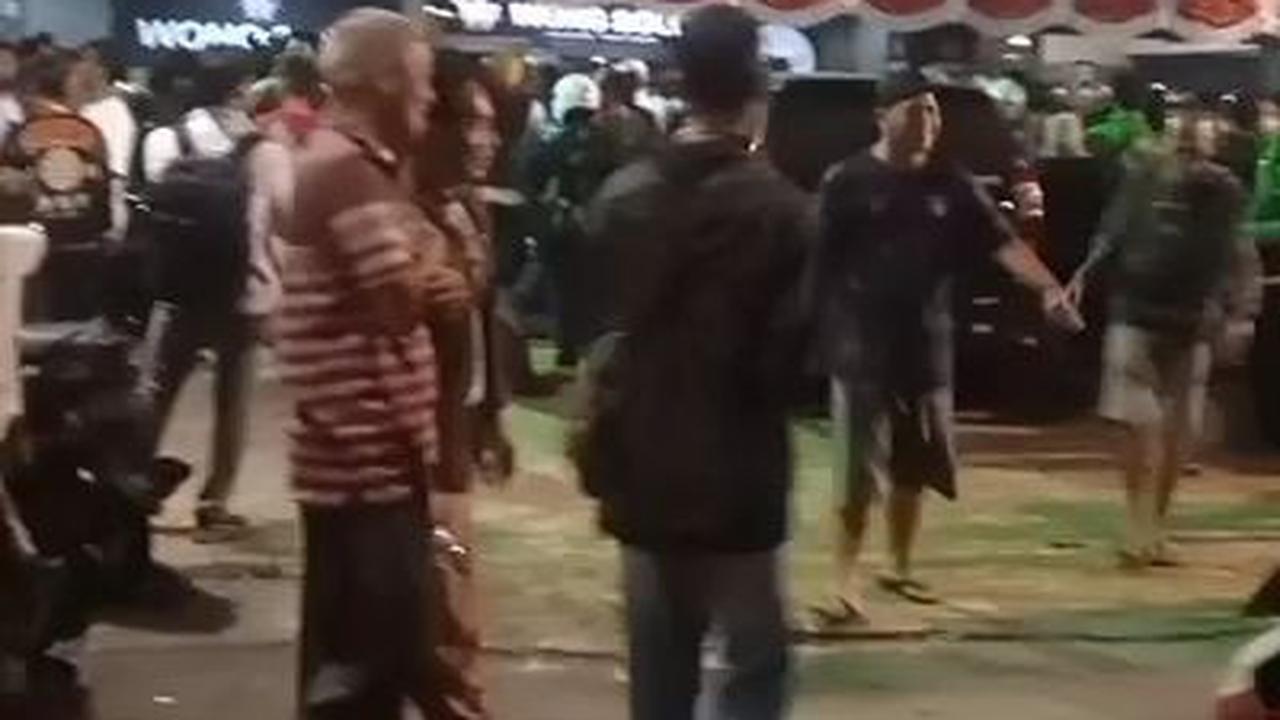Ade menyampaikan bakal ada penebalan petugas gabungan dari Polisi, TNI, dan Pemerintah Daerah untuk penjagaan di lokasi.