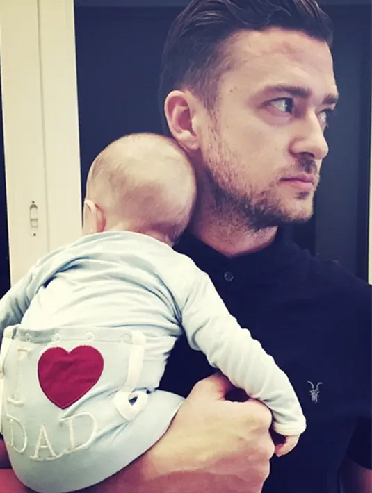 Kehidupan rumah tangga Justin Timberlake dan Jessica Biel semakin terasa lengkap dengan kehadiran Silas Randall. (Via Instagram/@justintimberlake)