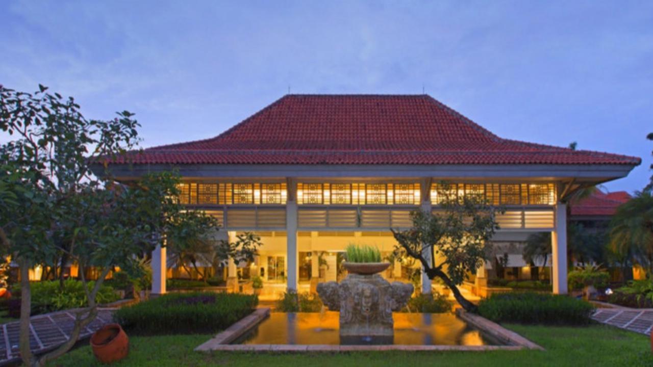 Menikmati Kuliner Padang di Restoran Sheraton Bandara Hotel