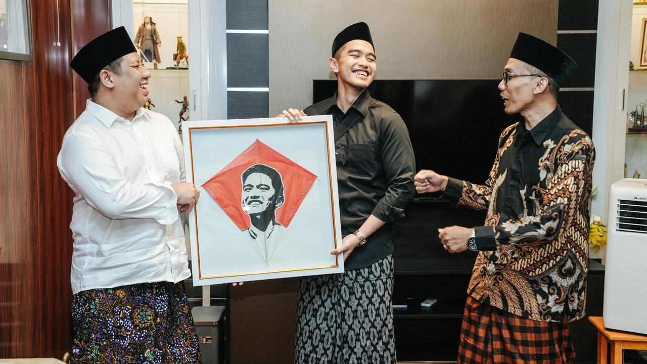 Layang-Layang Bergambar Kaesang Jadi Cinderamata Safari Ramadan di Kebumen