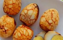 Trik Sederhana Membuat Telur Pindang Batik dengan Motif yang Memukau