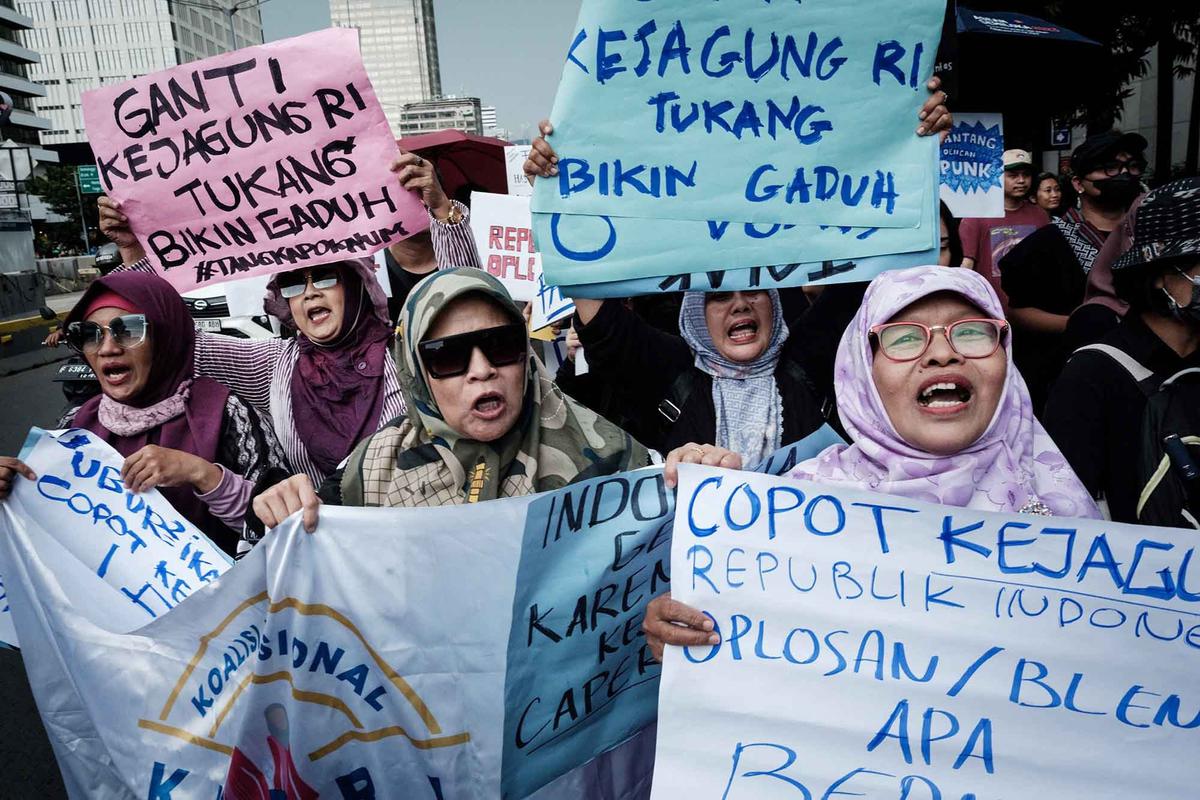 FOTO: Peringati Hari Perempuan Sedunia, Aktivis Perempuan Mengampanyekan Stop Kekerasan Terhadap Perempuan